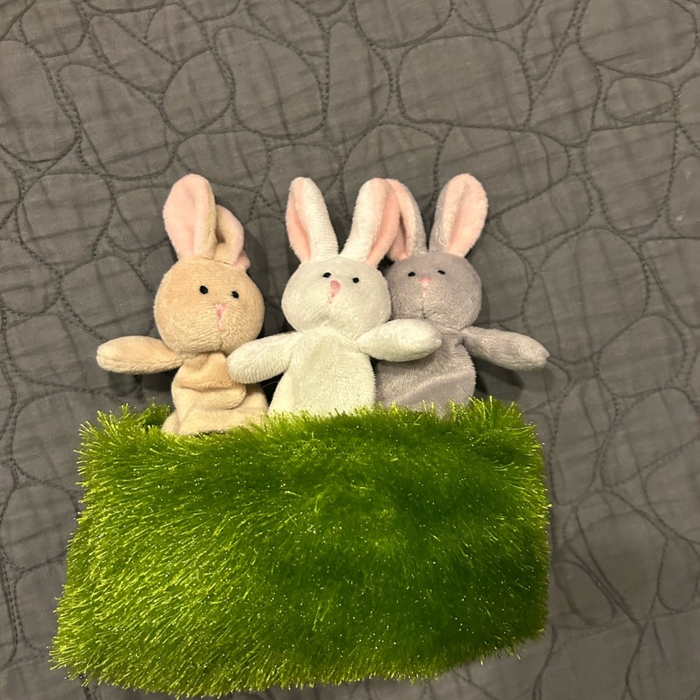 Three Rabbits Finger Puppets - Picture 2 of 6
